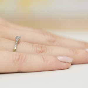 Pierścionek z Brylantami 0,22ct z białego złota próby 585. W-0382B